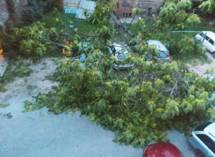 Гръмотевични бури и градушки в неделя и понеделник