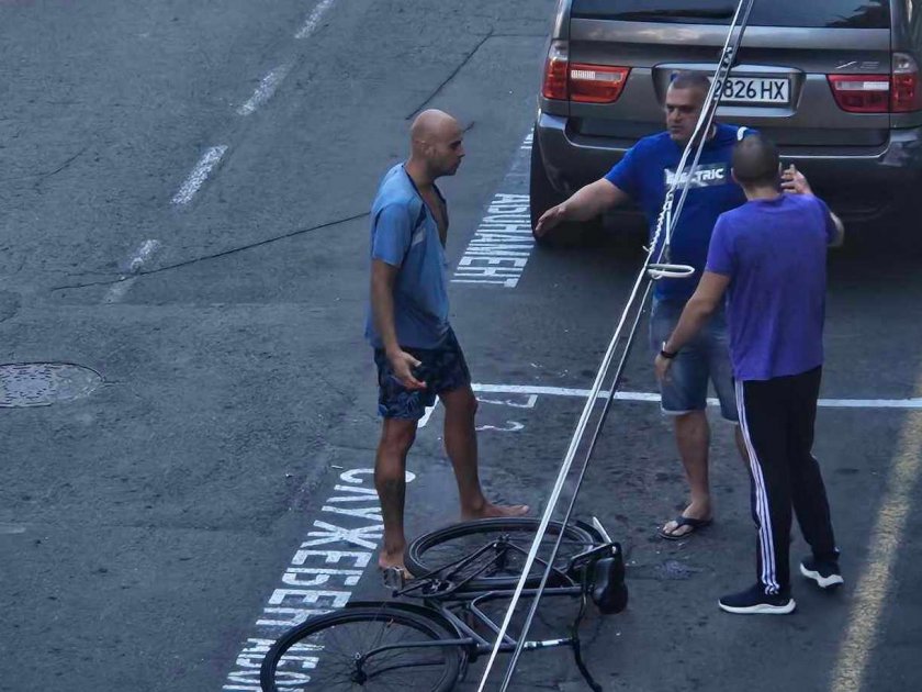 Двама мъже, които според информация на местни жители, са стари