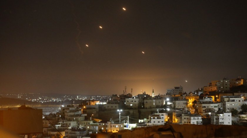 Най-малко петима души са убити при израелска атака срещу център на спасителната