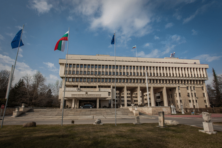 Външно призова българите в Иран да напуснат страната