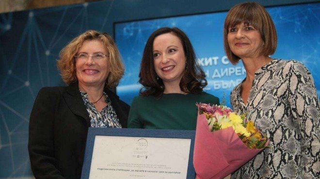 Илияна Йотова награди три дами за постижения в науката