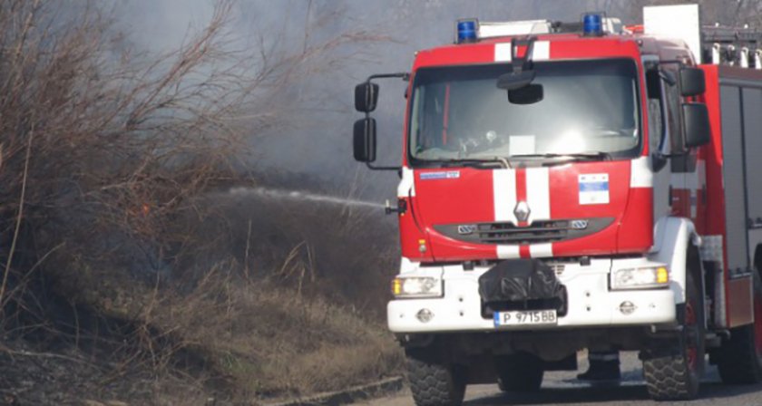 Полицейски автомобил горя в Лом