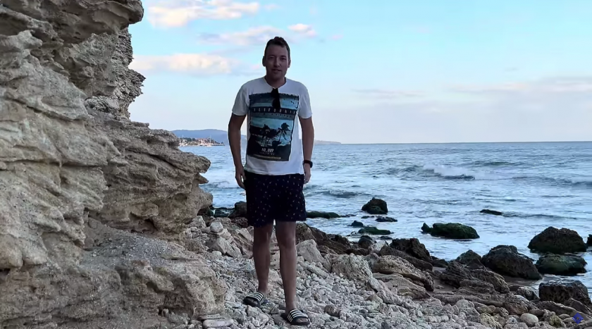 Понякога човек се пита да се смее ли, да плаче