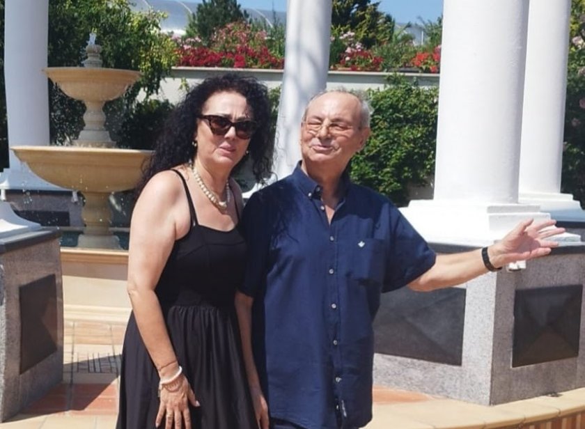 Една от малкото верни жени до Ахмед Доган - Елван