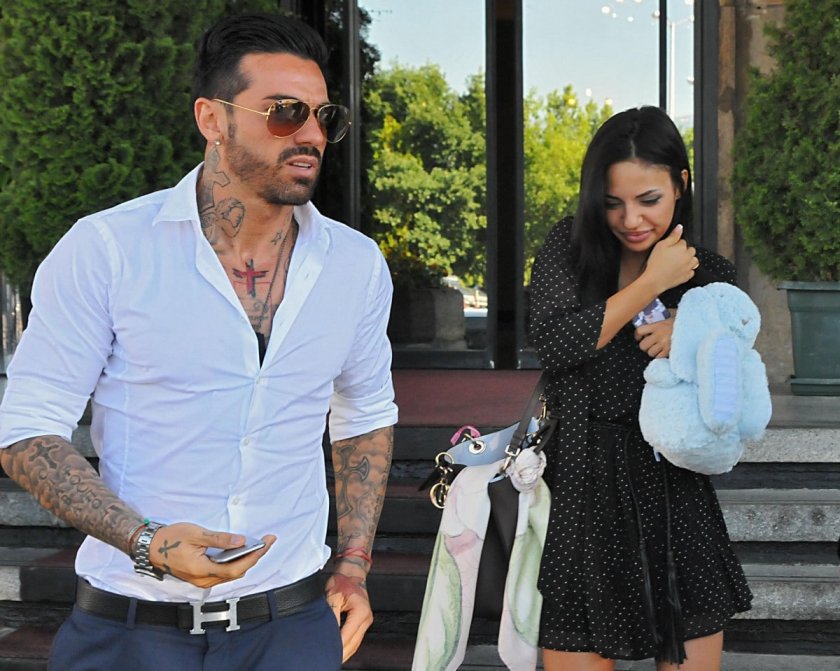 Един ден той просто си тръгна. Остави ме сама с