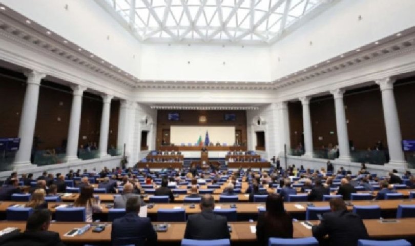 Първото заседание на 51-вото Народно събрание ще бъде подновено днес