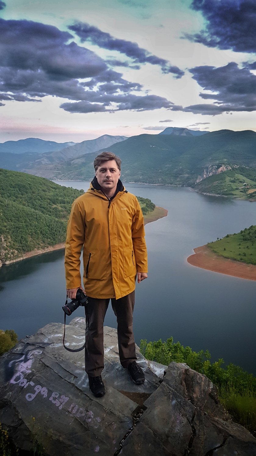 Владимир Карамазов се похвали, че е продал две от снимките