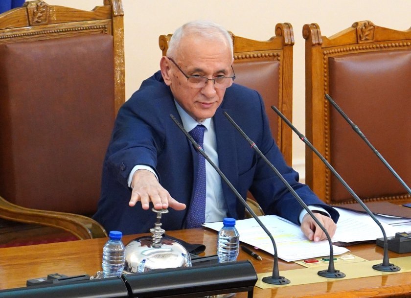 Парламентът продължава да буксува. Депутатите отново не избраха председател на