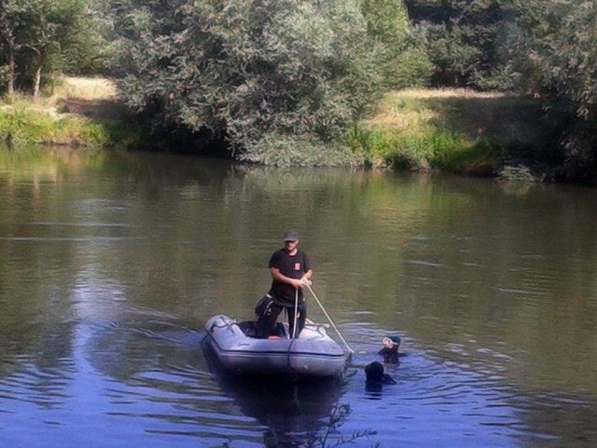 Млад мъж, който е намерен мъртъв в река е убит,