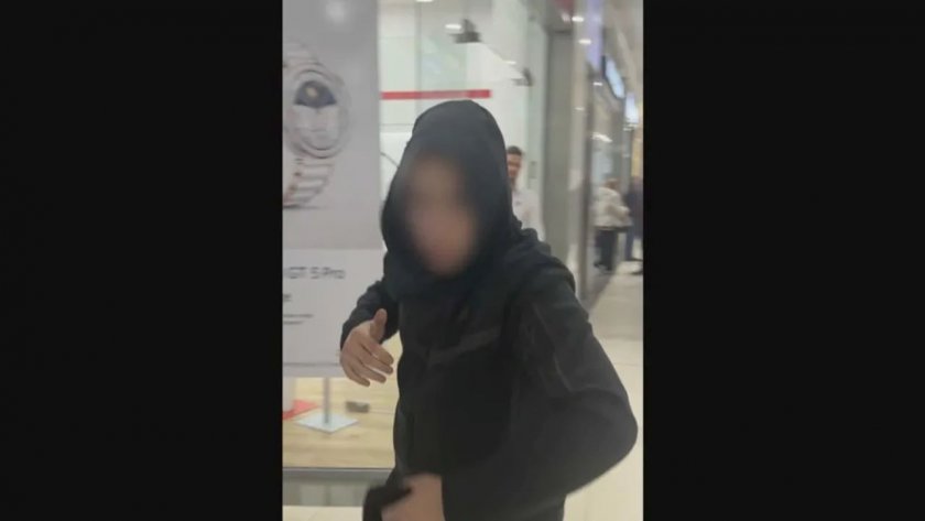 Тримата тийнейджъри, обвинени за боя над сладкар в България мол,