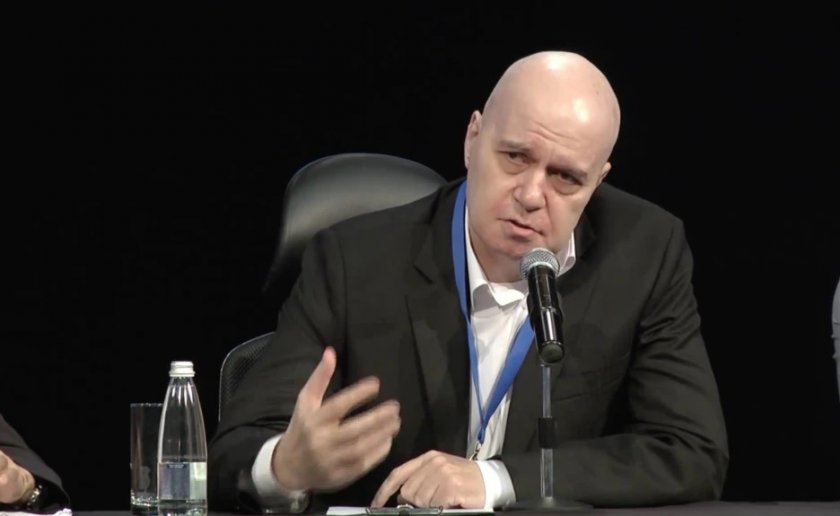 Изборът, най-възрастния депутат да стане временно председател на 51-вия Парламент,