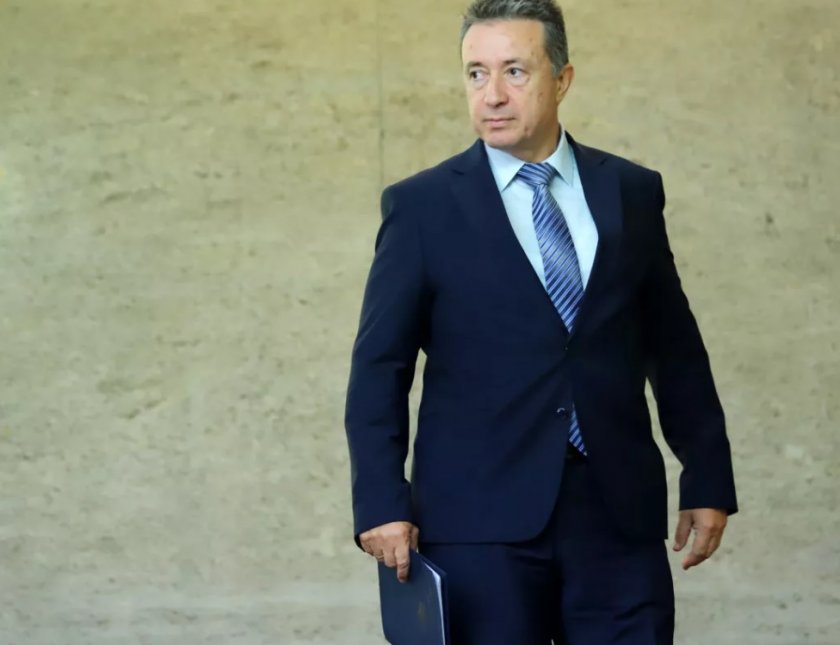 Конституцията не дава инструмент за разрешаване на кризата в Народното