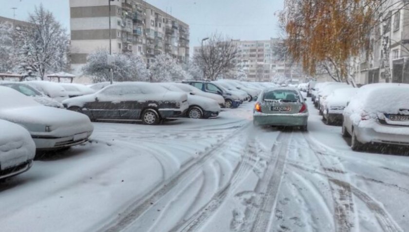 Сняг ни затрупва през уикенда