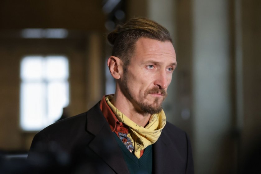 Актьорът и тв водещ Димо Алексиев, който бе хванат да