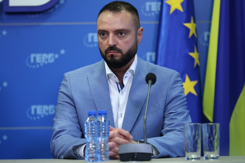 Депутатът от ГЕРБ-СДС Тервел Георгиев е внесъл заявление в деловодството