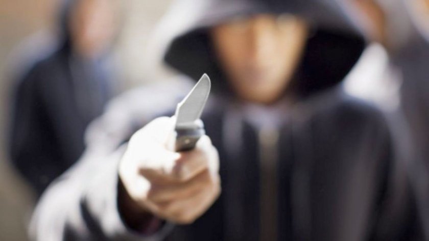 Трима души, двама от които непълнолетни, си докараха голяма беля