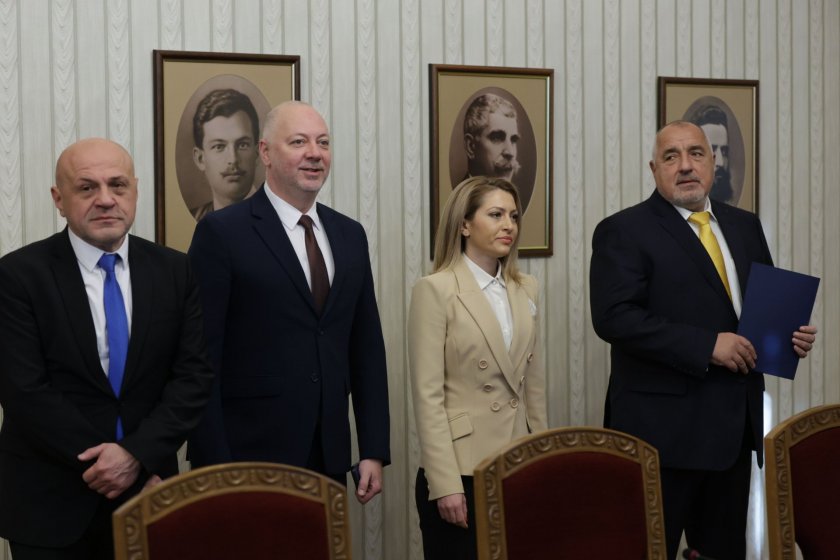 Решаваща политическа седмица в опит да бъде съставено редовно правителство.