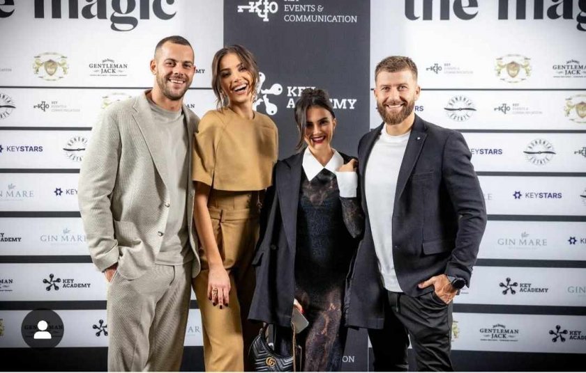 Инфлуенсърката Александра Богданска най-накрая спря да крие мъжа до нея,