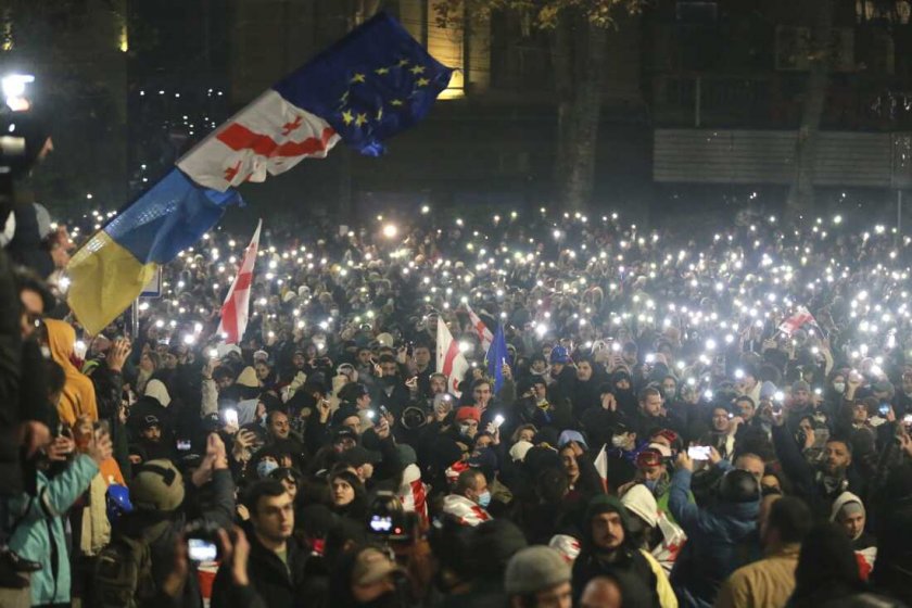 Грузия забрани маски и фойерверки на протестите