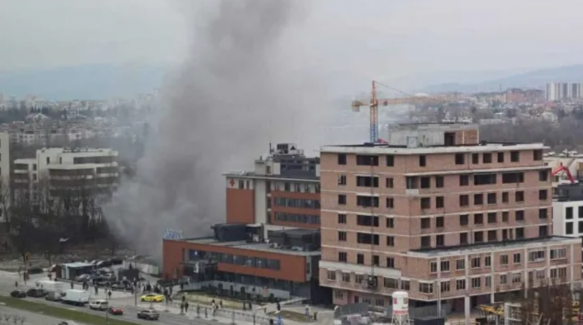 Пожар пламна в болница Вита в София, съобщиха от СДВР.