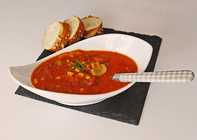 Супа с кайма, гъби и царевица