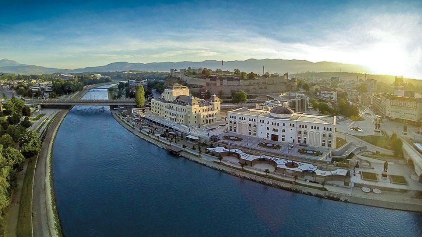 Трима загинали след падане на автомобил във водите на река Вардар до Скопие