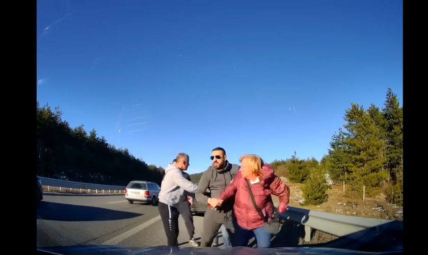 Една от жените, които се сбиха вчера на магистрала Струма