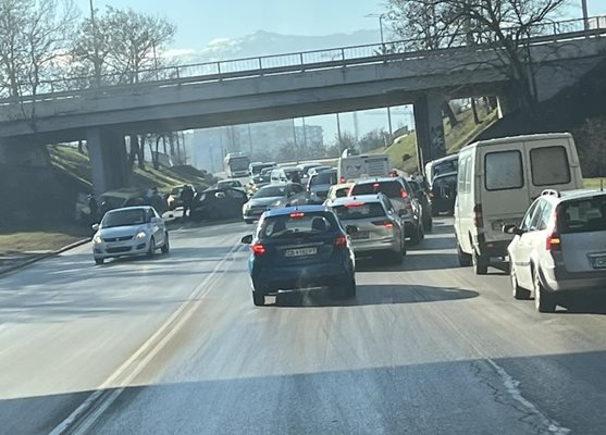 Тежка катастрофа е станала под надлез Надежда в София, стана