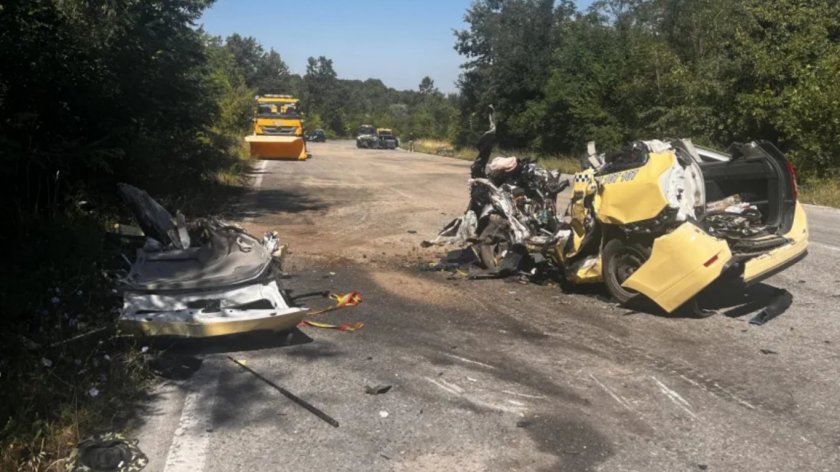 Тежък инцидент взе жертва край Велико Търново.Катастрофата е между бус