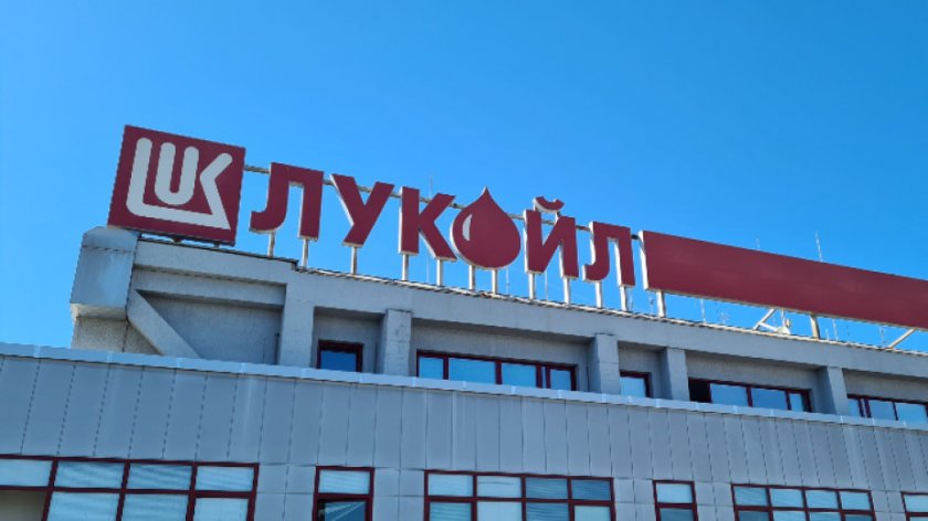 Казахстанската държава петролна компания КазМунайГаз има интерес към покупката на рафинерията