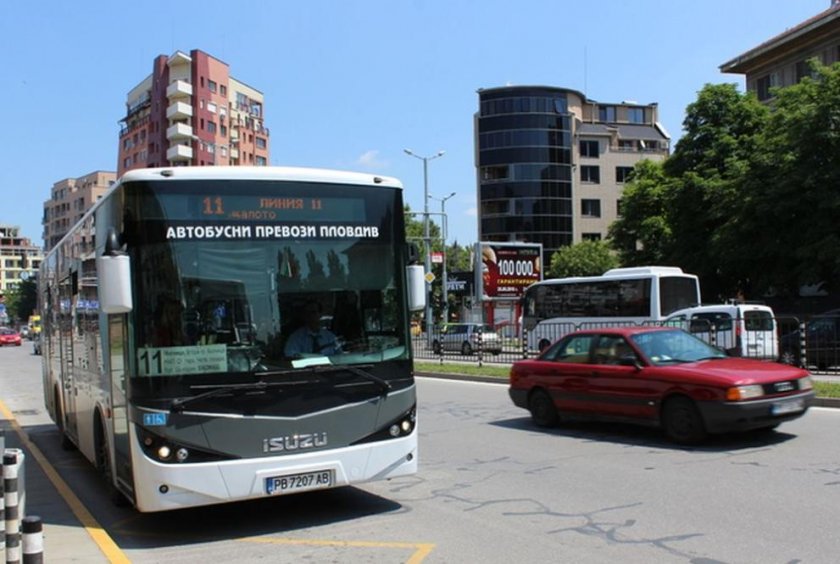 Пиян шофьор на автобус помете паркирани коли в Пловдив