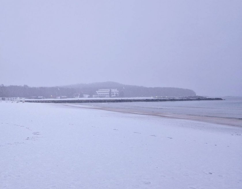 Снеговалежите в България не подминаха и южното ни Черноморие и