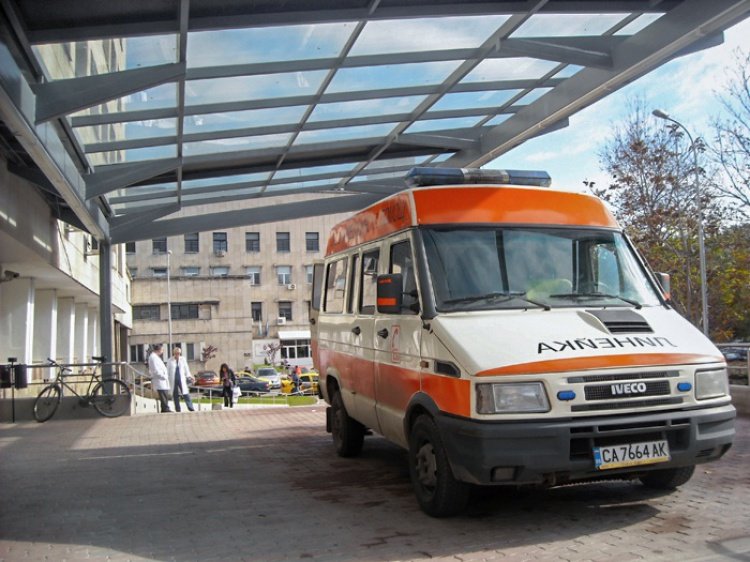 Шестима ранени във влаковата катастрофа са  транспортирали спешните екипи, съобщават