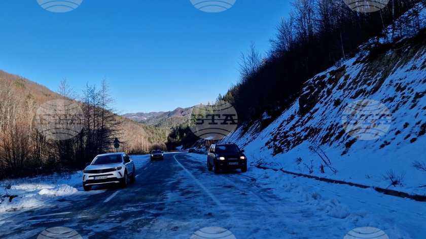 Затвориха пътя към Драма в Гърция за рейсове и камиони 