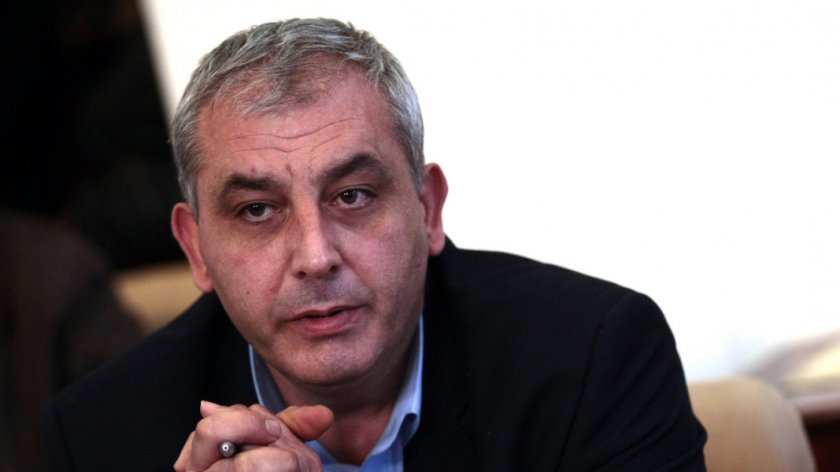 Машинистът може да тръгне на червено при определени условия. Трябва