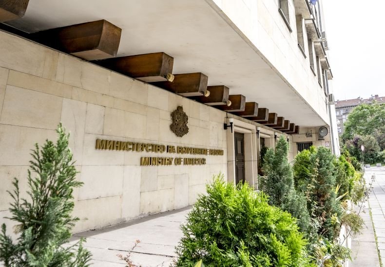 Задържан е служител на Министерство на вътрешните работи.Арестът е станал