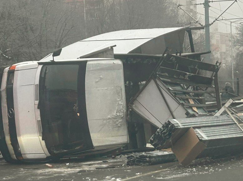Автобус и микробус катастрофираха в София. Катастрофа е станала на