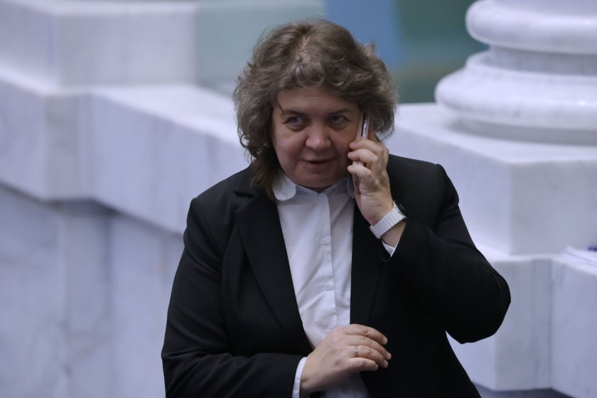 Парламентарният шеф на 51-ото Народно събрание Наталия Киселова е поиска