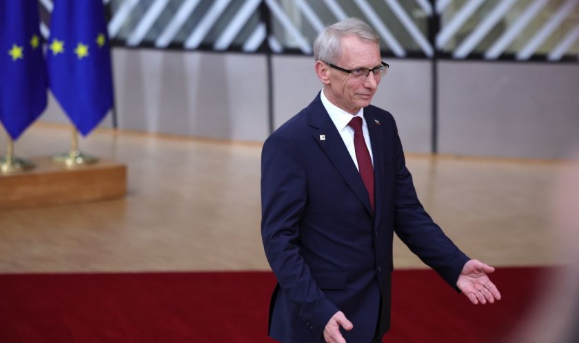 От една страна това правителство е необходимо, от друга е