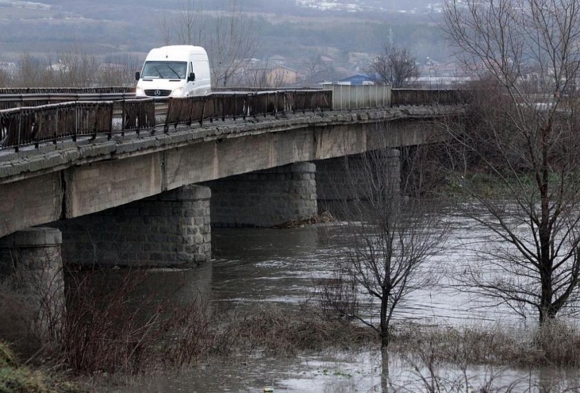 Откриха тялото на издирван мъж във водите на река Искър