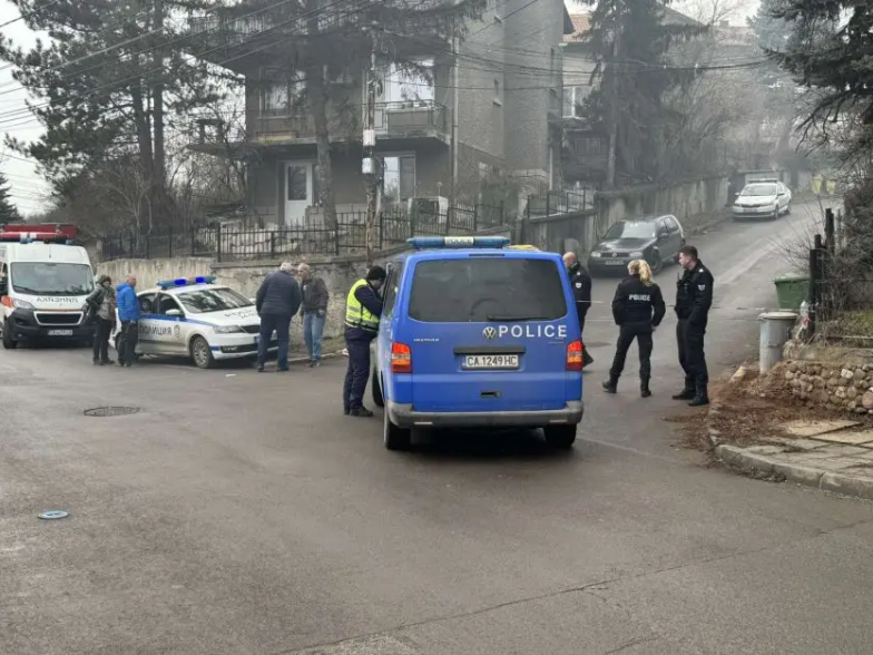 Издирват мъж и жена след взрива в Банкя 