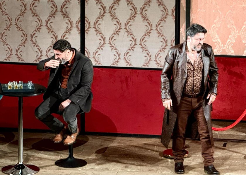 Актьорът Асен Блатечки най-после отказа цигарите, но ги замени с