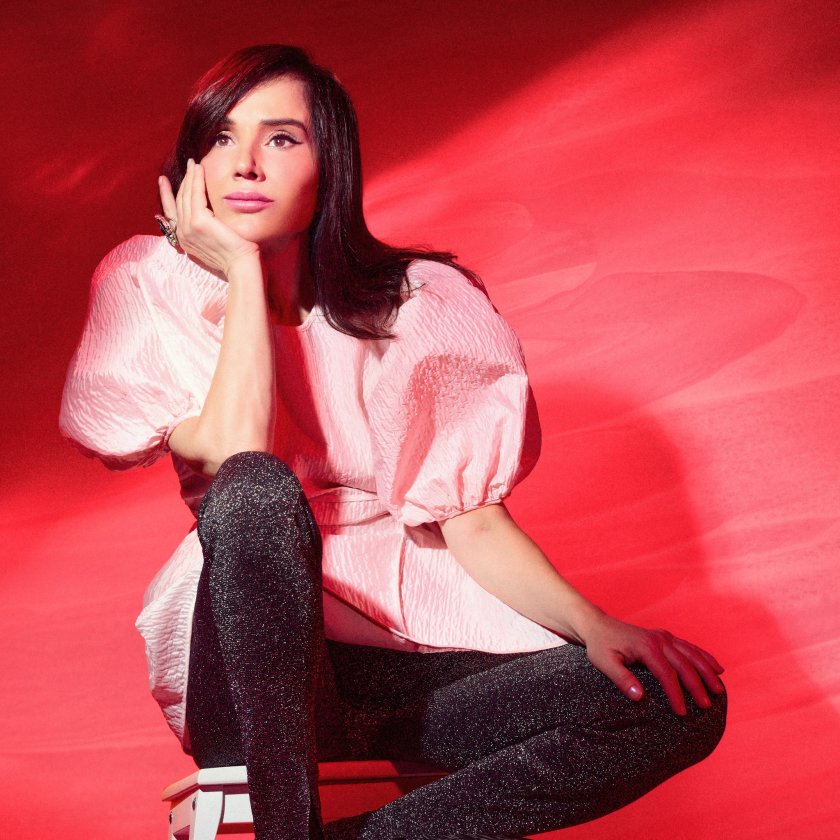 Нежната и талантлива певица Ирина Флорин си подари нова песен