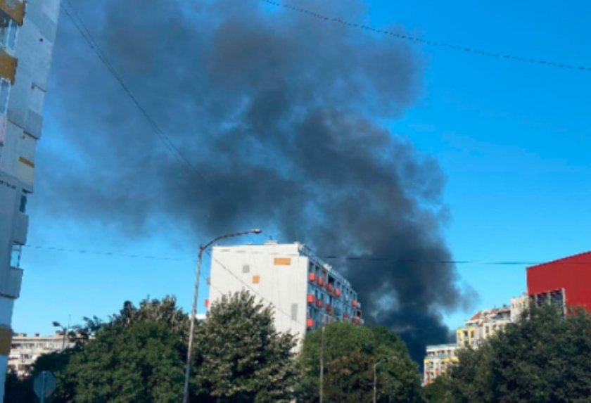 Мъж обгоря сериозно при пожар в дома му в Бургас