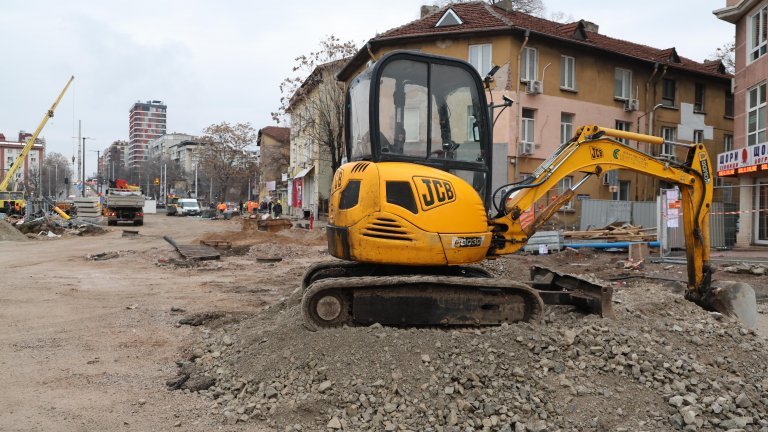 Столична община разбрала от медиите, че ремонтът на "Опълченска" спира 