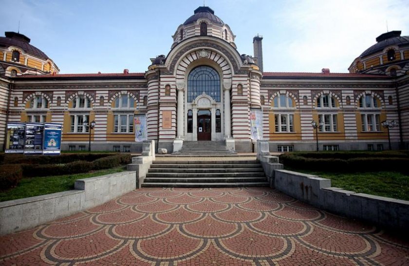 Сградата на Централната баня в София ще бъде укрепена спешно,