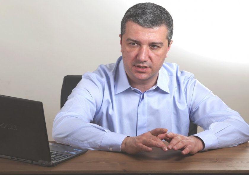 Драго Стойнев очаква "бял дим" на "Позитано"
