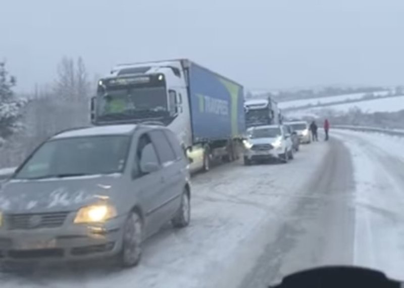 Три тира се удариха на пътя Монтана - Враца заради снега