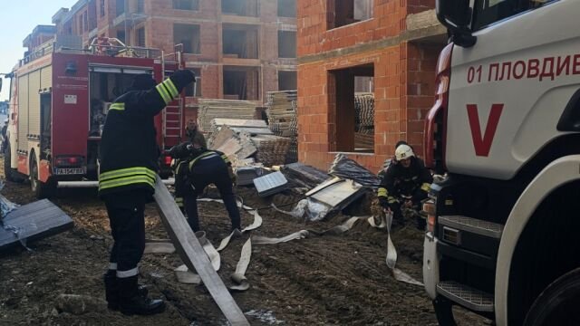 Пожар в строящ се жилищен комплекс в Пловдив