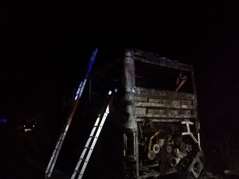 Пламна автобус с 51 пътници край бургаско село